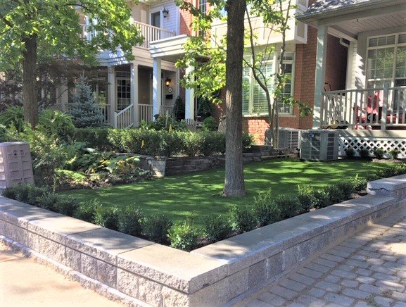Retaining wall boxwood hedging artificial grass 